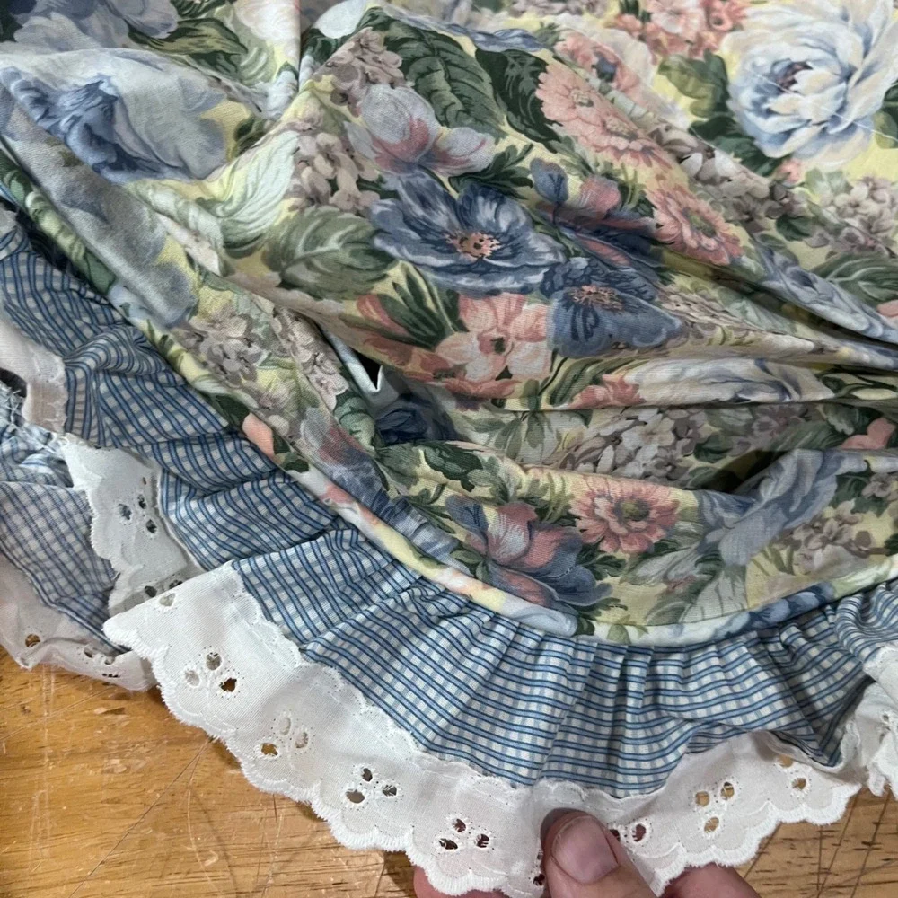 Vtg Croscill Floral Gingham Eyelet Lace Ruffle Window Valance 86x15 Cottagecore